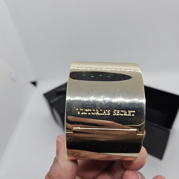 NIB Victoria's Secret Scandalous gold tone hinged cuff with rhinestone pyramids - Picture 4 of 5